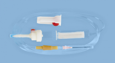 Система для вливаний гемотрансфузионная для крови с пластиковой иглой — 20 шт/уп купить оптом в Симферополе